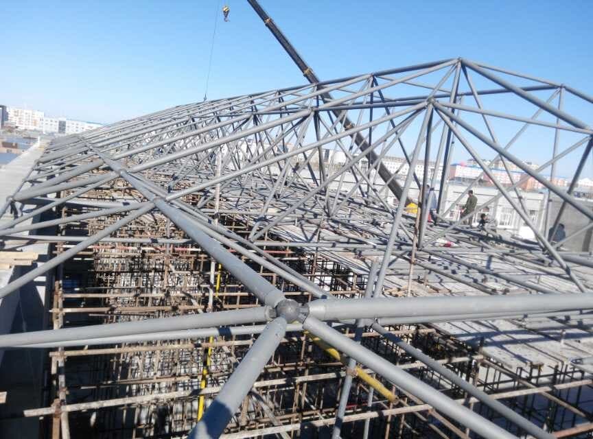 东城商贸城屋顶网架工程