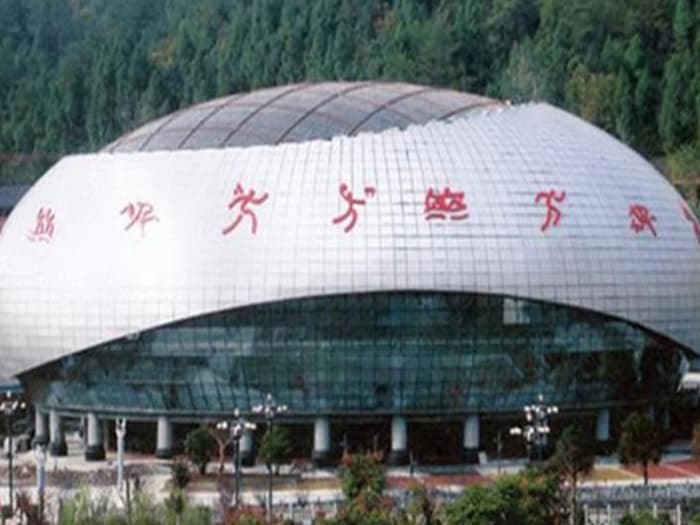 东城体育中心球形网架加工安装